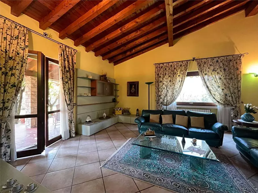 Immagine 11 di Villa in vendita  in P. Gennari 23 a Rezzato