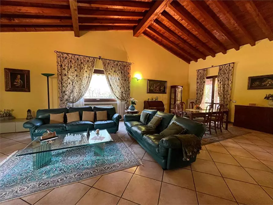 Immagine 12 di Villa in vendita  in P. Gennari 23 a Rezzato