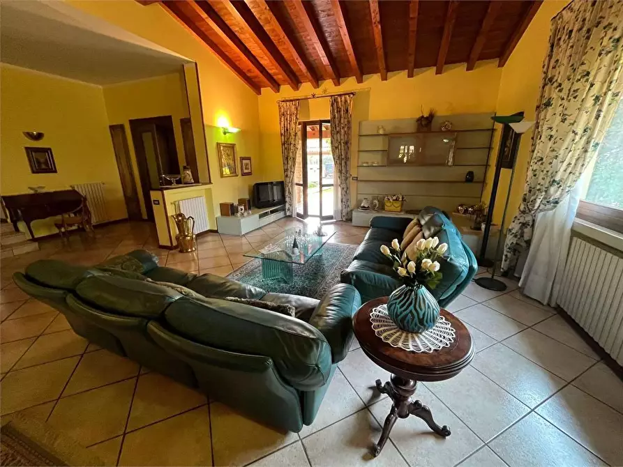 Immagine 13 di Villa in vendita  in P. Gennari 23 a Rezzato