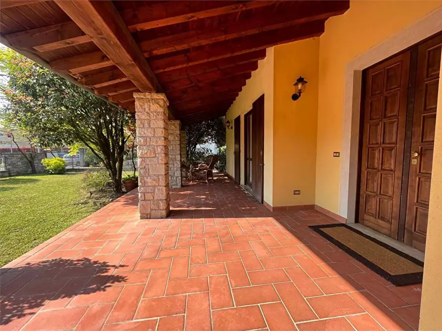Immagine 19 di Villa in vendita  in P. Gennari 23 a Rezzato