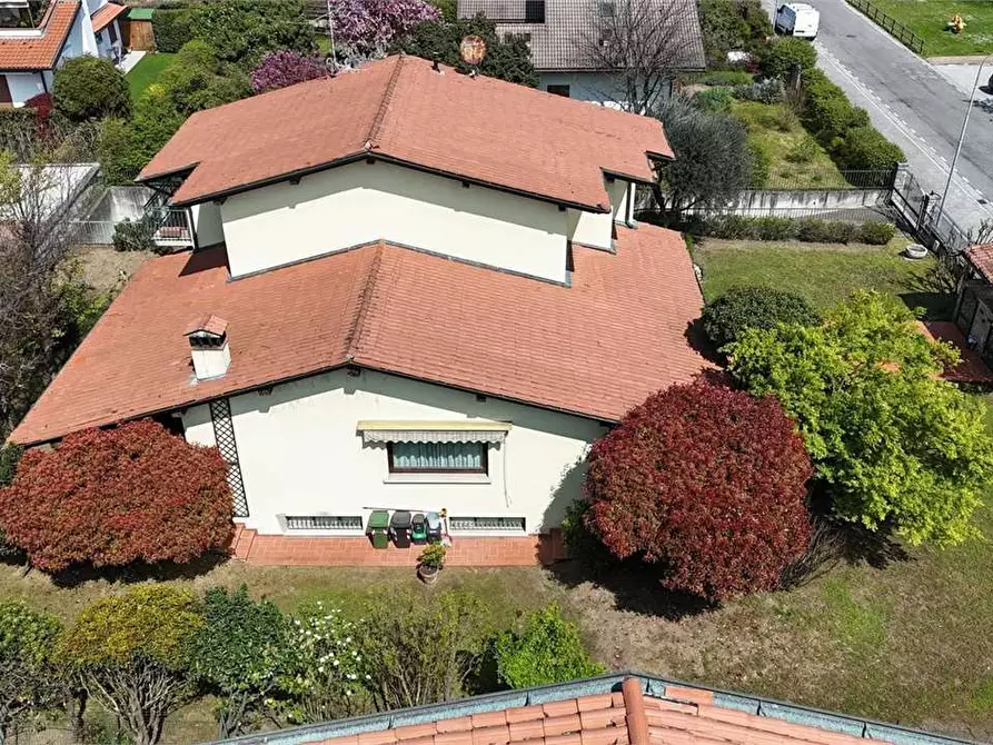 Immagine 40 di Villa in vendita  in P. Gennari 23 a Rezzato