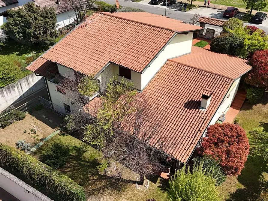 Immagine 42 di Villa in vendita  in P. Gennari 23 a Rezzato