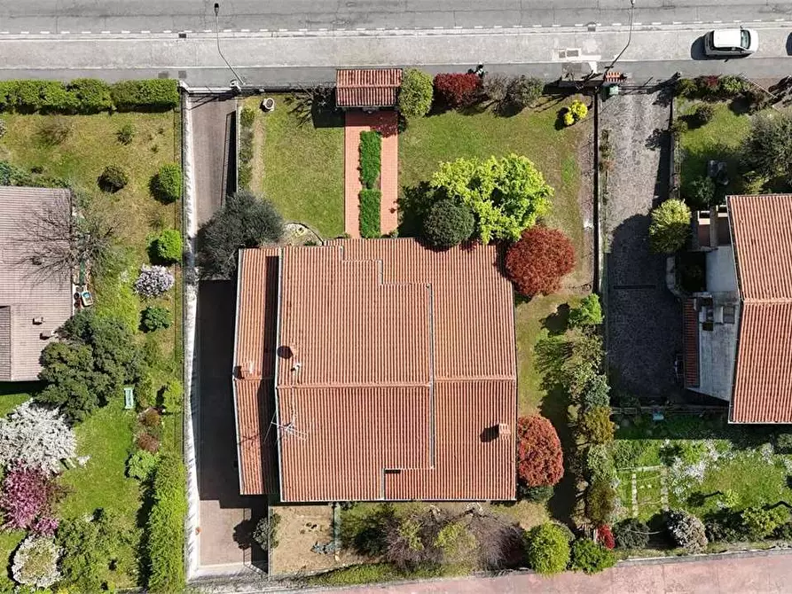 Immagine 43 di Villa in vendita  in P. Gennari 23 a Rezzato