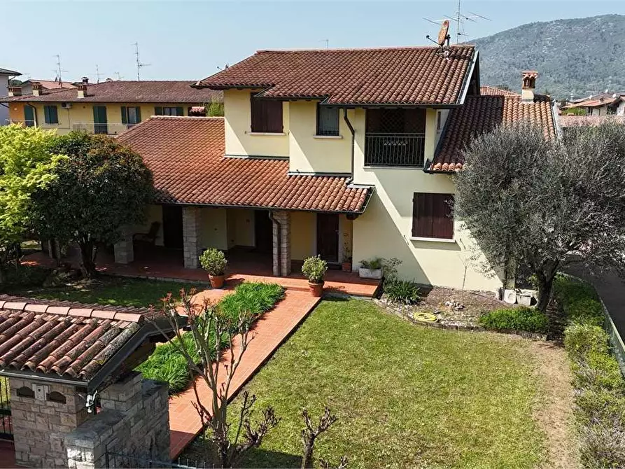 Immagine 48 di Villa in vendita  in P. Gennari 23 a Rezzato