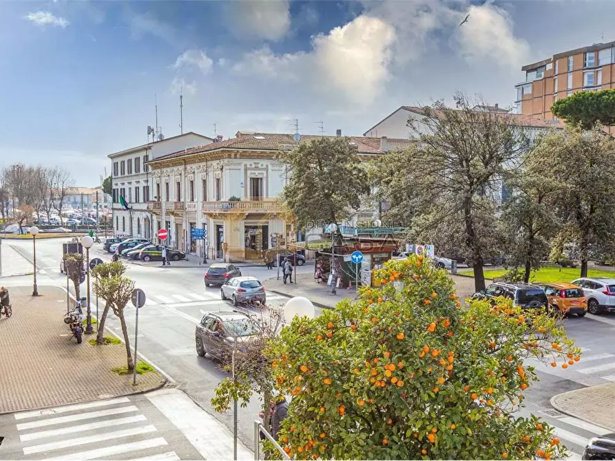 Immagine 33 di Trilocale in vendita  in Massimo D'Azeglio a Viareggio