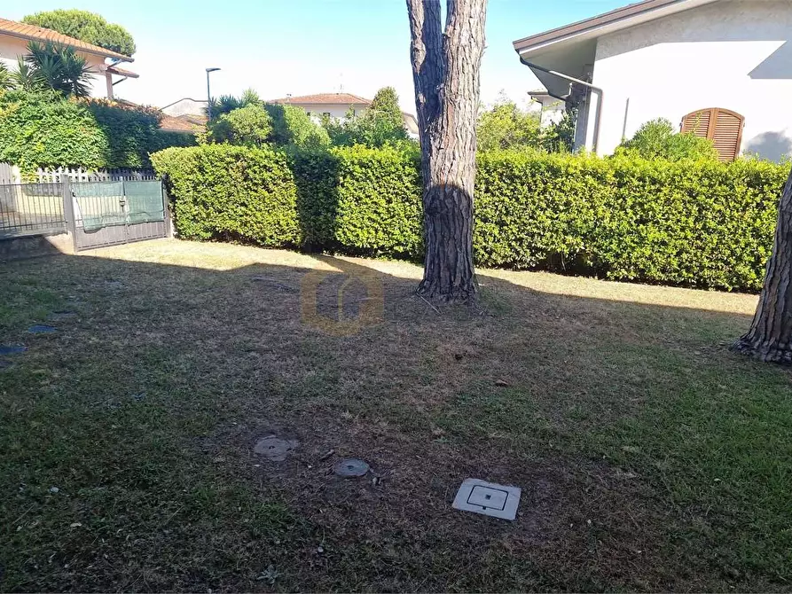 Immagine 25 di Quadrilocale in vendita  in degli Olmi 53 a Forte Dei Marmi