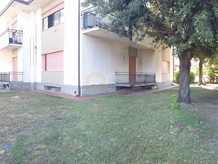 Immagine 34 di Quadrilocale in vendita  in degli Olmi 53 a Forte Dei Marmi