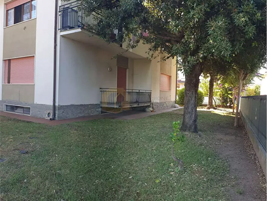 Immagine 36 di Quadrilocale in vendita  in degli Olmi 53 a Forte Dei Marmi