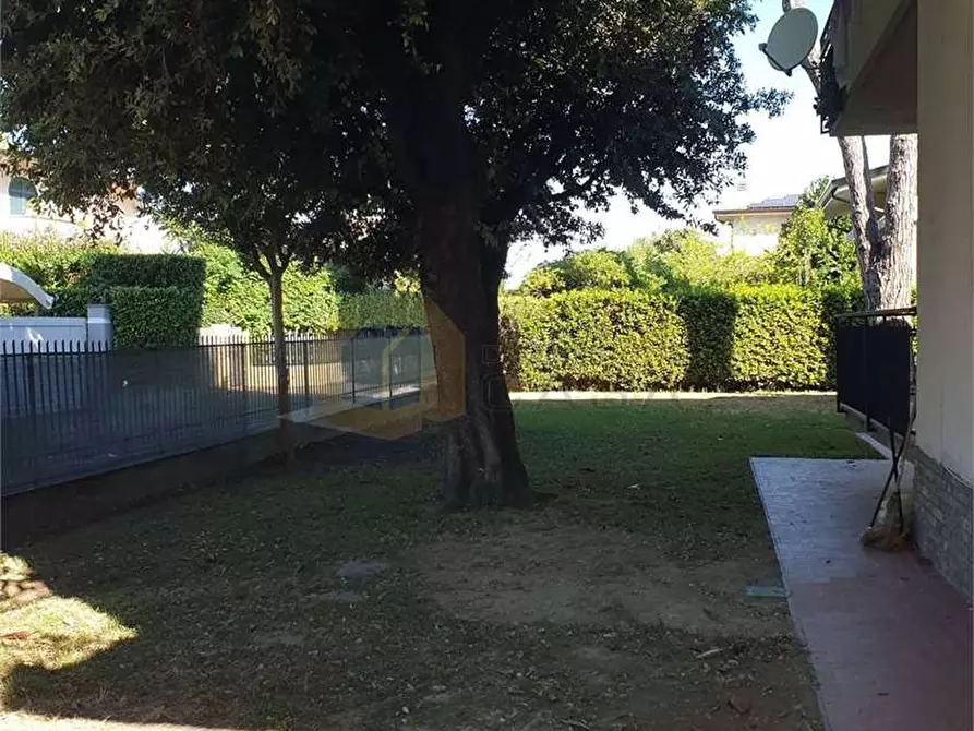 Immagine 37 di Quadrilocale in vendita  in degli Olmi 53 a Forte Dei Marmi