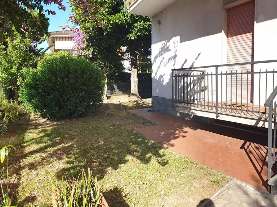 Immagine 38 di Quadrilocale in vendita  in degli Olmi 53 a Forte Dei Marmi