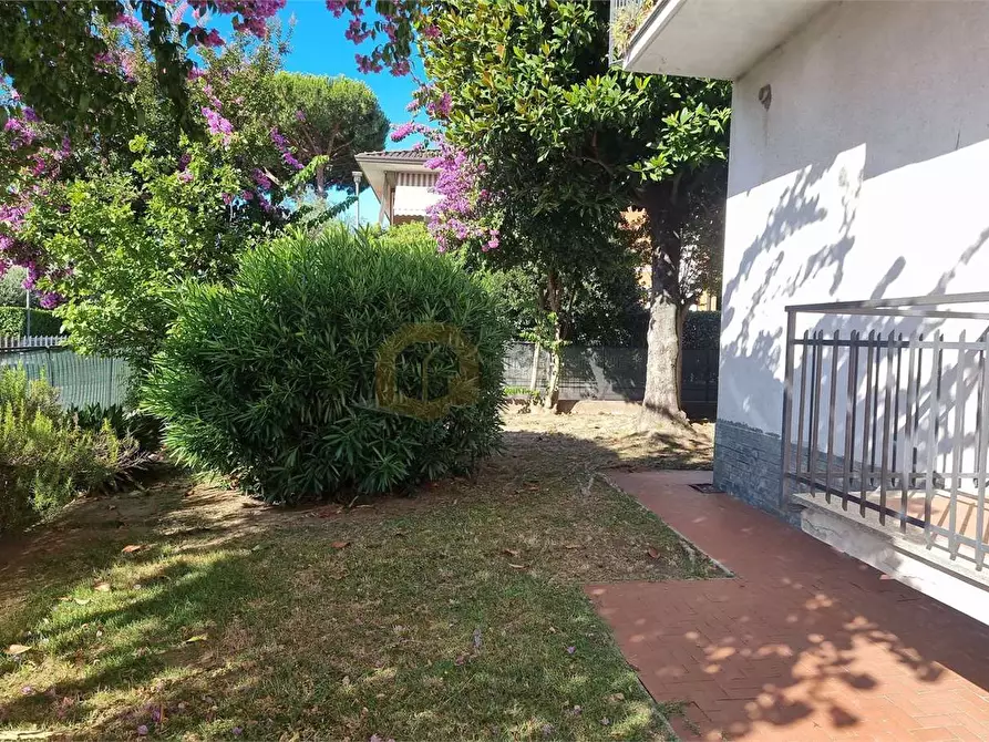 Immagine 39 di Quadrilocale in vendita  in degli Olmi 53 a Forte Dei Marmi