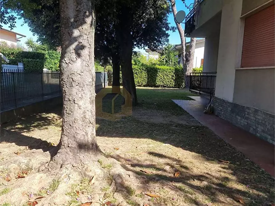 Immagine 40 di Quadrilocale in vendita  in degli Olmi 53 a Forte Dei Marmi