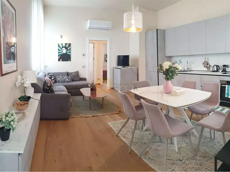 Immagine 1 di Trilocale in vendita  in Massimo D'Azeglio 40 a Viareggio