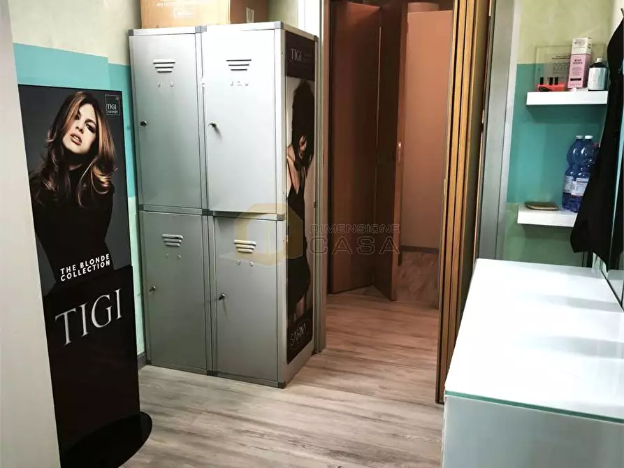 Immagine 27 di Negozio in vendita  in via ugo la malfa a Botticino