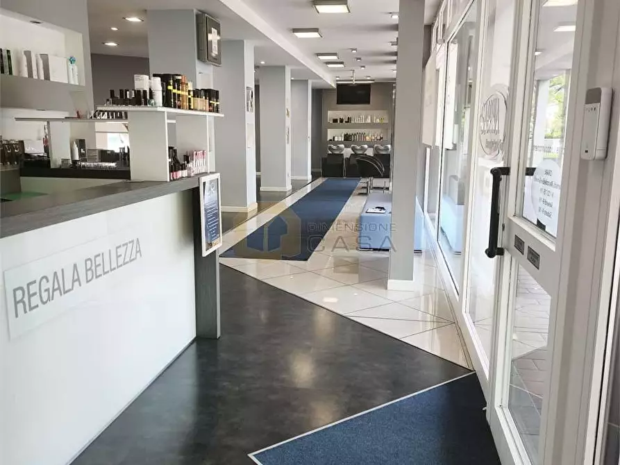 Immagine 1 di Negozio in vendita  in via ugo la malfa a Botticino