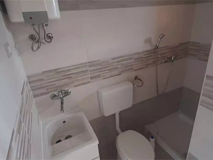 Immagine 3 di Garage in vendita  in Via nino gemelli a Catanzaro