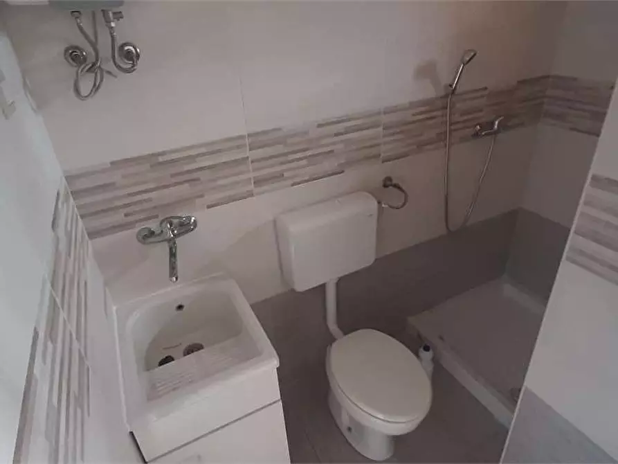 Immagine 4 di Garage in vendita  in Via nino gemelli a Catanzaro