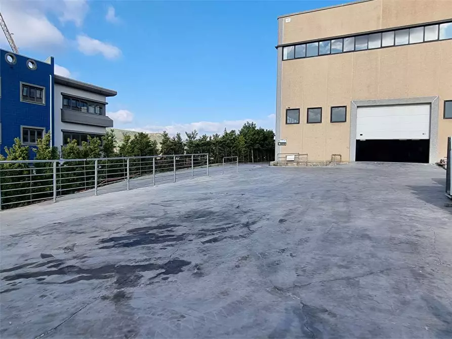 Immagine 1 di Capannone industriale in affitto  in Viale Magna Grecia  a Catanzaro