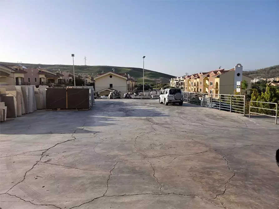 Immagine 4 di Capannone industriale in affitto  in Viale Magna Grecia  a Catanzaro