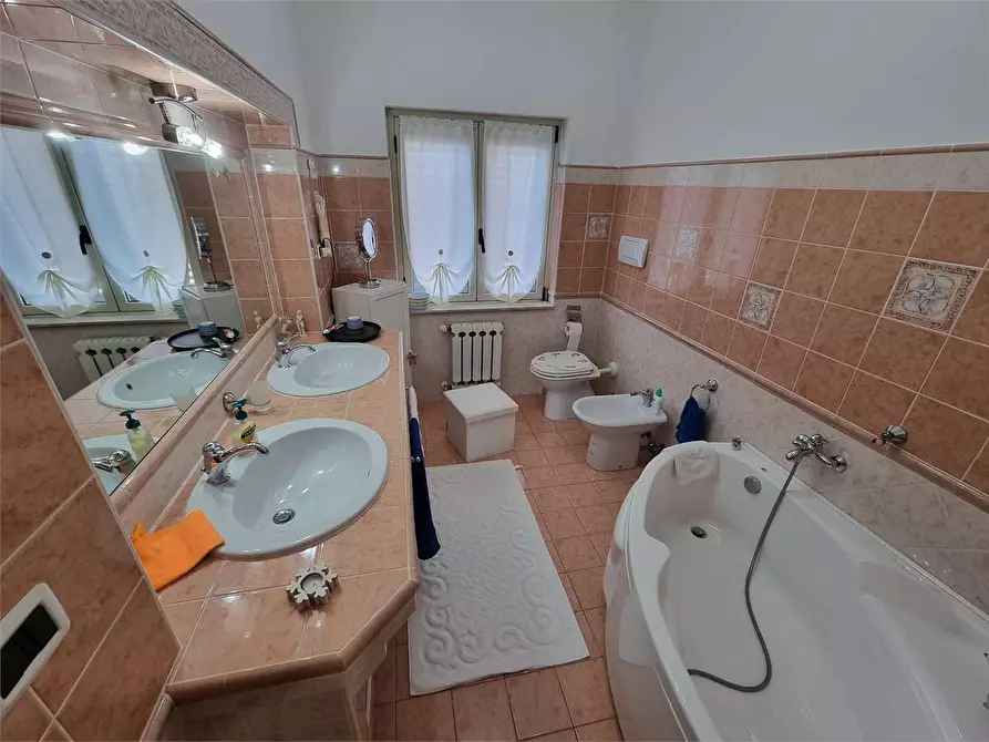 Immagine 21 di Villa in vendita  in via guseppe saragat  8 a Borgia