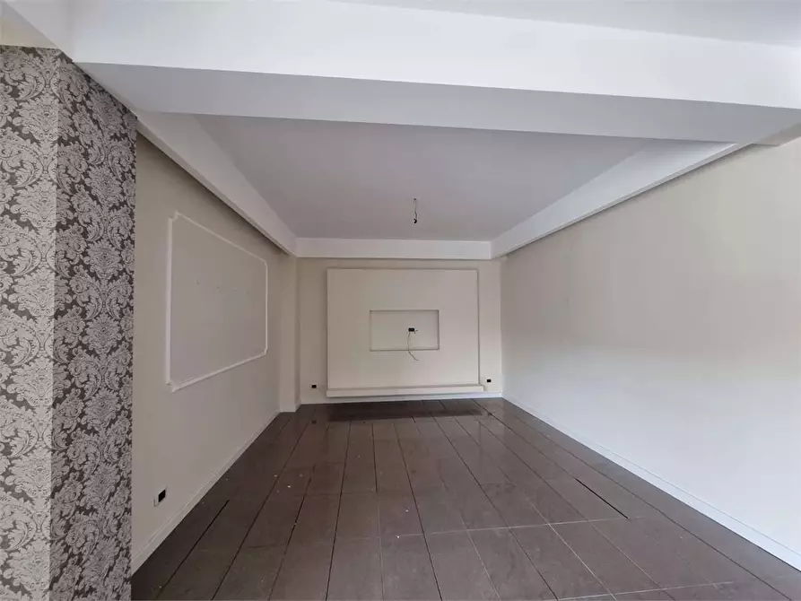 Immagine 2 di Negozio in affitto  in VIA LUCREZIA DELLA VALLE 72 a Catanzaro