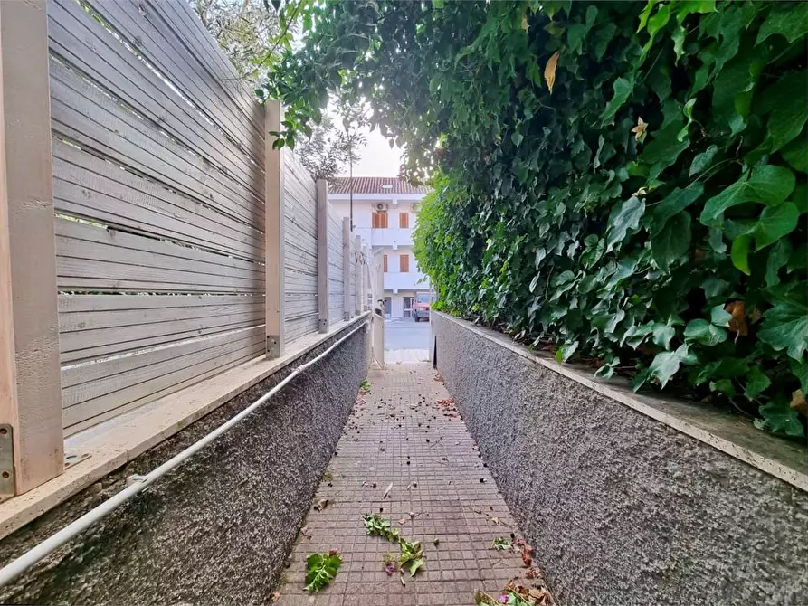 Immagine 1 di Appartamento in vendita  in Via delle Rose a Squillace