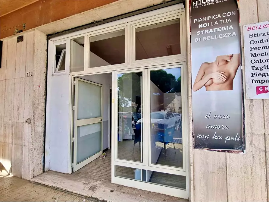 Immagine 8 di Negozio in vendita  in viale magna grecia 330 a Catanzaro