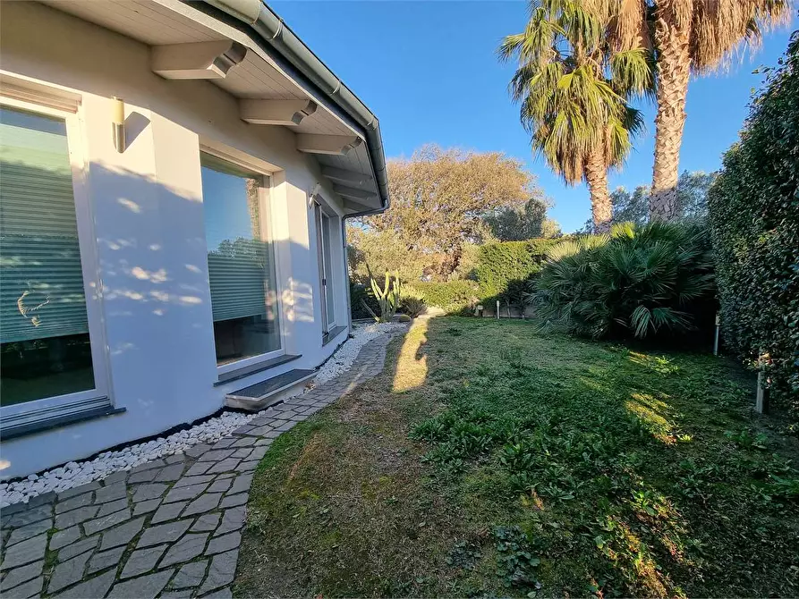 Immagine 5 di Villa in vendita  in VIA FIUME NETO  a Catanzaro