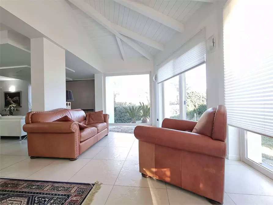 Immagine 16 di Villa in vendita  in VIA FIUME NETO  a Catanzaro