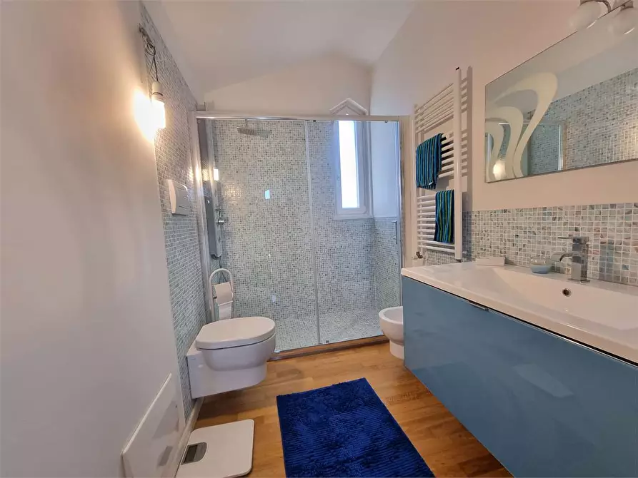 Immagine 29 di Villa in vendita  in VIA FIUME NETO  a Catanzaro