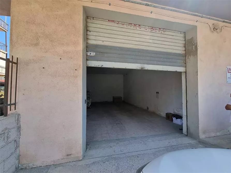 Immagine 2 di Magazzino in affitto  in Via caprera  68 a Catanzaro