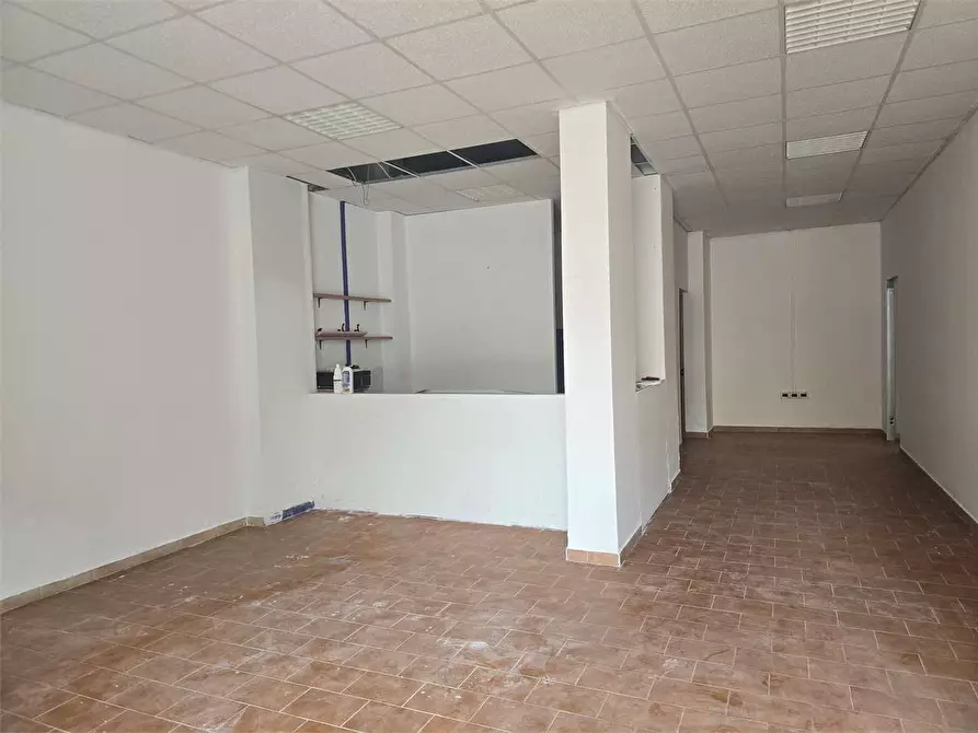 Immagine 1 di Negozio in affitto  in via Siracusa  a Catanzaro