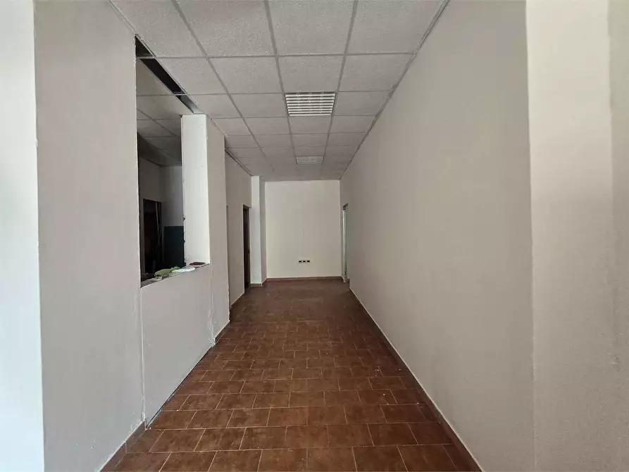 Immagine 2 di Negozio in affitto  in via Siracusa  a Catanzaro