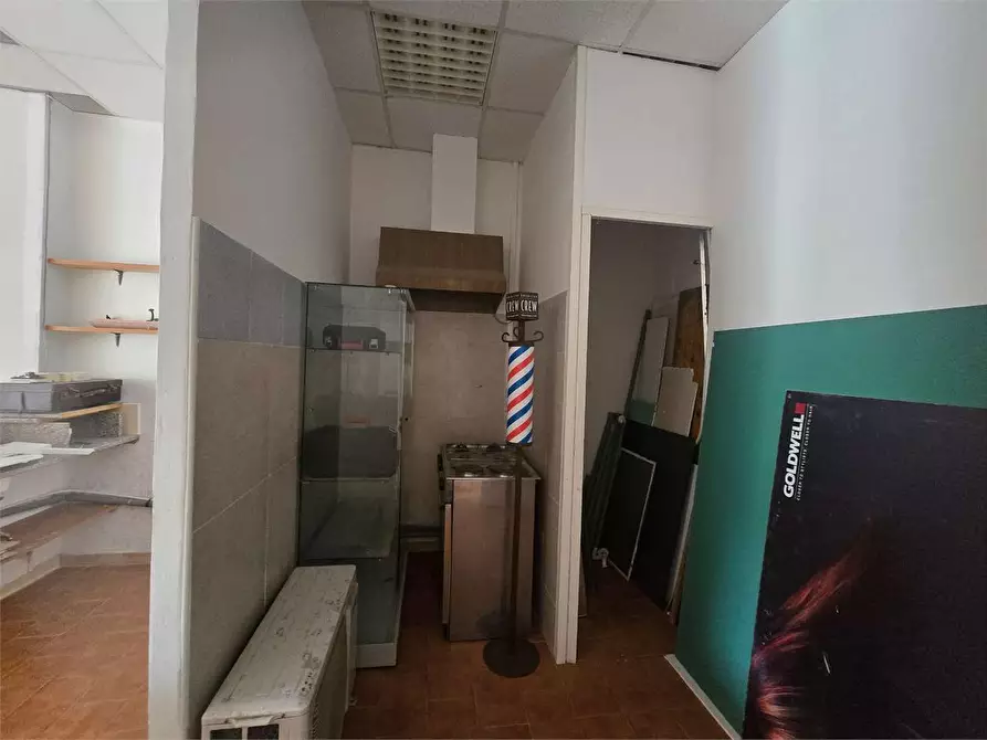 Immagine 8 di Negozio in affitto  in via Siracusa  a Catanzaro