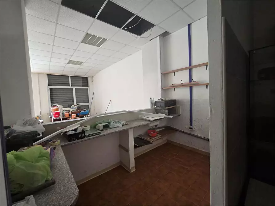 Immagine 9 di Negozio in affitto  in via Siracusa  a Catanzaro