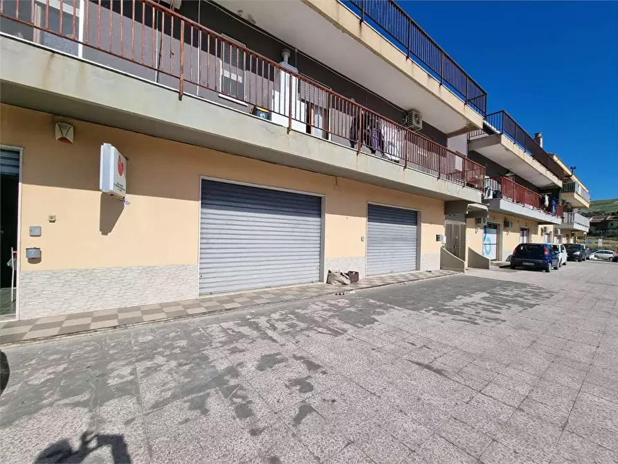 Immagine 1 di Negozio in affitto  in viale magna grecia 124 C a Catanzaro