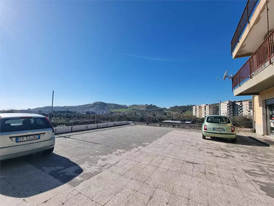 Immagine 2 di Negozio in affitto  in viale magna grecia 124 C a Catanzaro