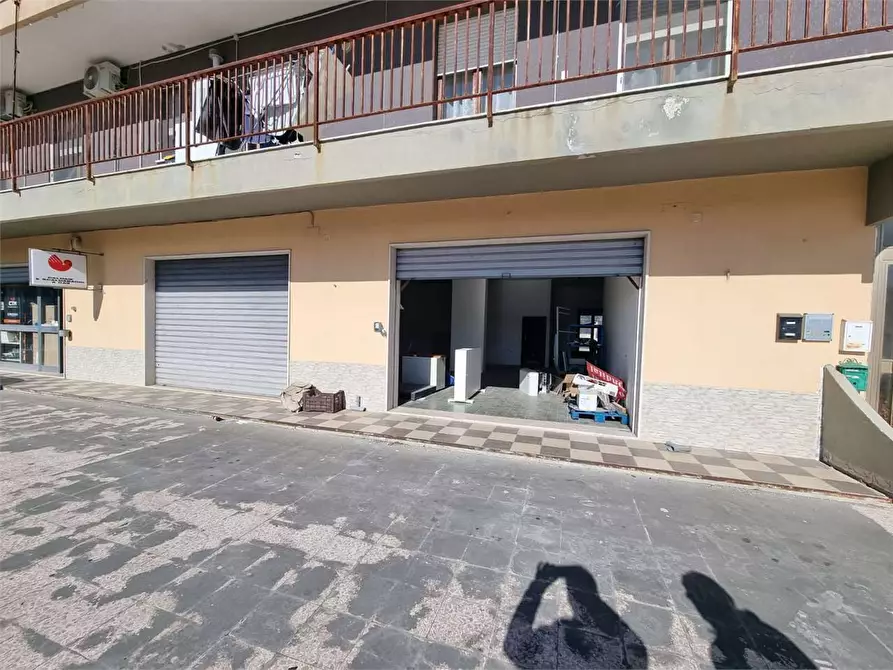 Immagine 4 di Negozio in affitto  in viale magna grecia 124 C a Catanzaro