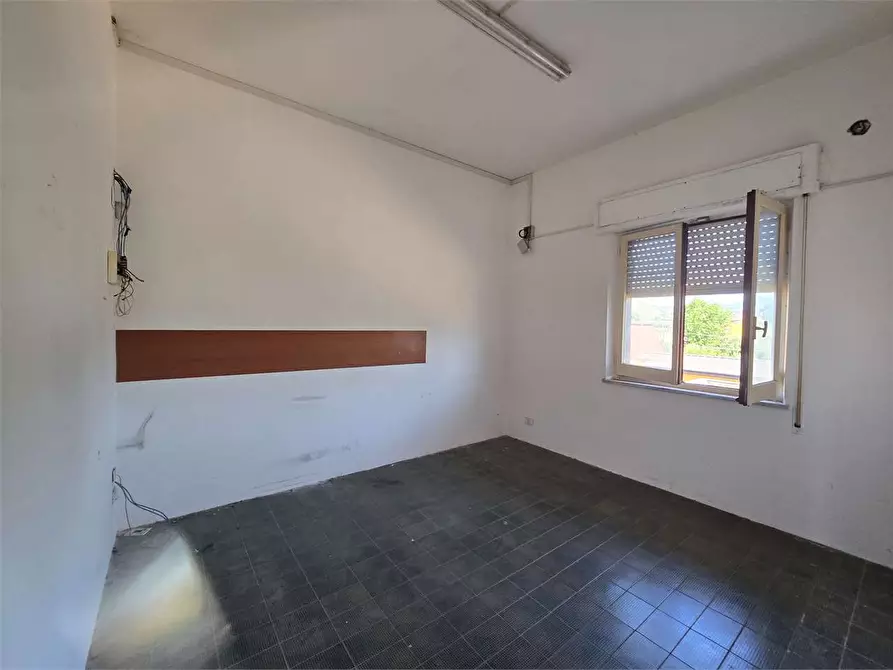 Immagine 11 di Negozio in affitto  in viale magna grecia 124 C a Catanzaro