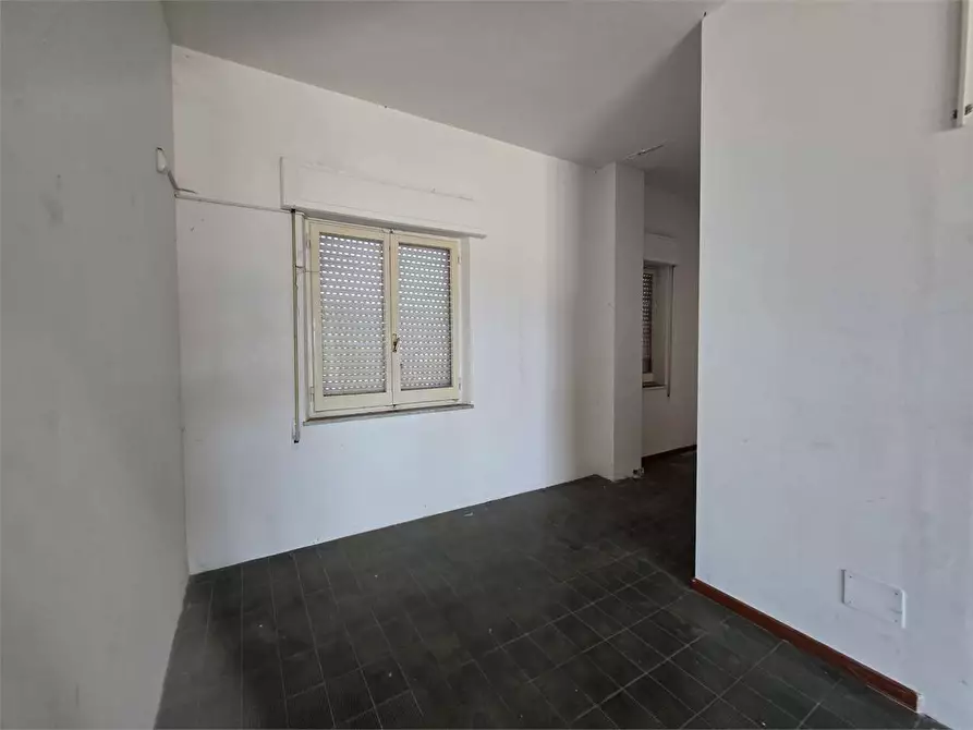 Immagine 12 di Negozio in affitto  in viale magna grecia 124 C a Catanzaro
