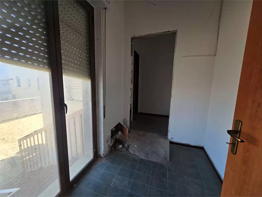 Immagine 14 di Negozio in affitto  in viale magna grecia 124 C a Catanzaro