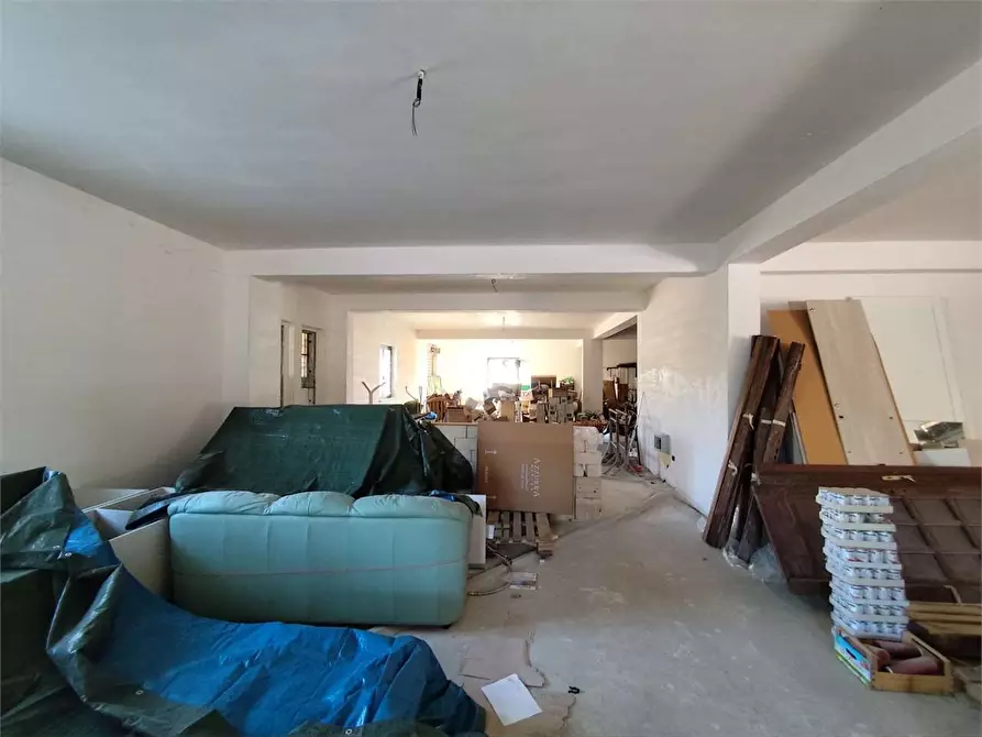 Immagine 6 di Negozio in affitto  a Squillace