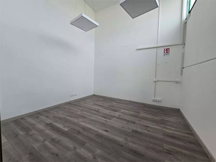 Immagine 3 di Capannone industriale in affitto  in Viale Magna Grecia  a Catanzaro