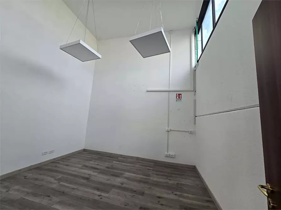 Immagine 4 di Capannone industriale in affitto  in Viale Magna Grecia  a Catanzaro
