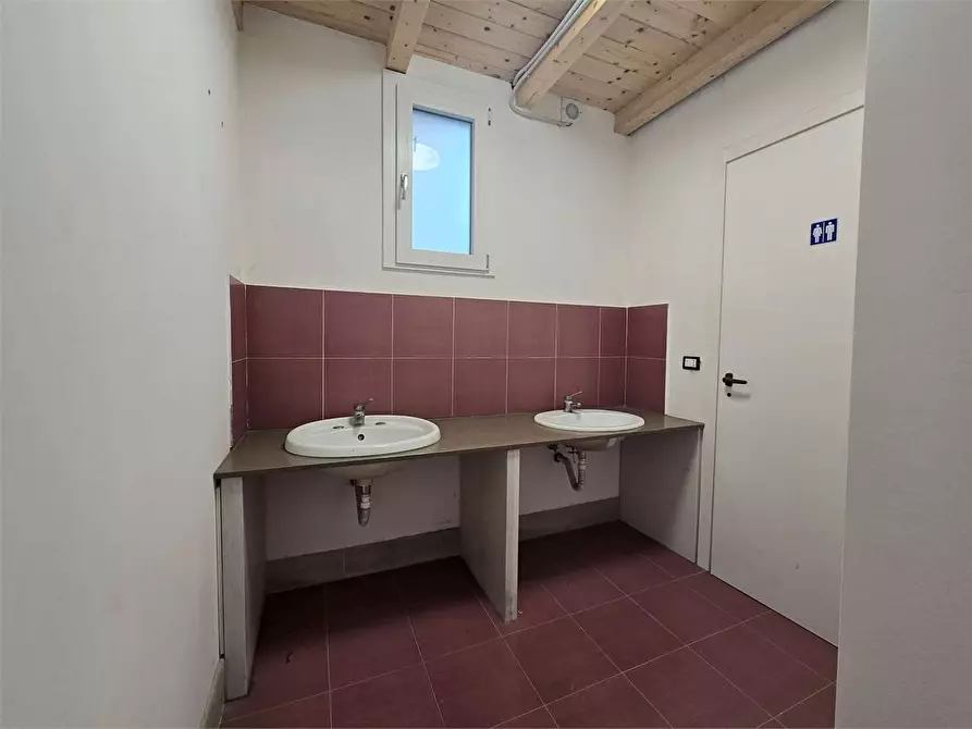 Immagine 8 di Capannone industriale in affitto  in Viale Magna Grecia  a Catanzaro