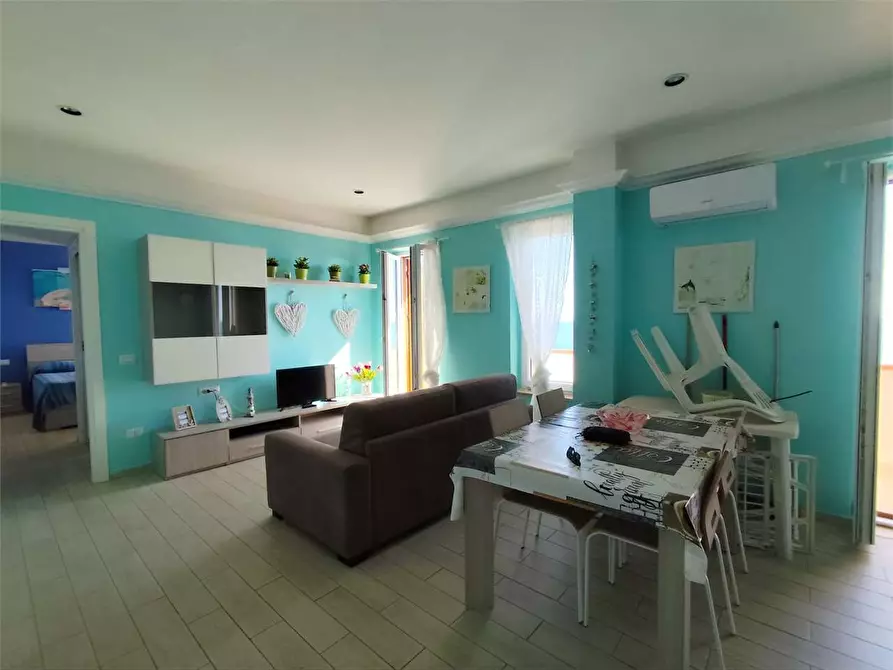 Immagine 1 di Appartamento in affitto  a Stalettì