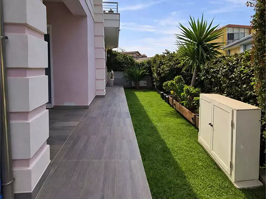 Immagine 3 di Casa bifamiliare in vendita  in traversa via trapani a Catanzaro
