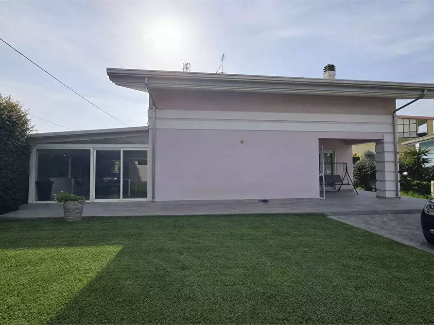 Immagine 1 di Casa bifamiliare in vendita  in traversa via trapani a Catanzaro