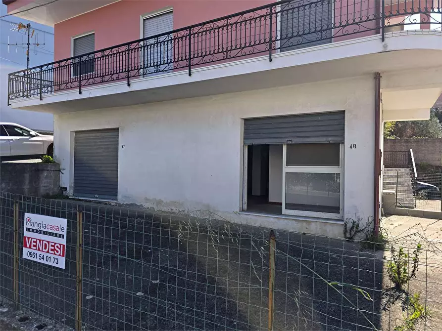 Immagine 1 di Magazzino in vendita  in Via vitaliano parrella a Settingiano