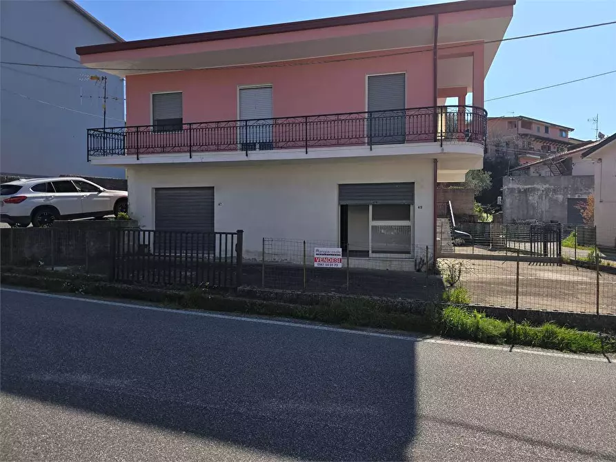 Immagine 3 di Magazzino in vendita  in Via vitaliano parrella a Settingiano